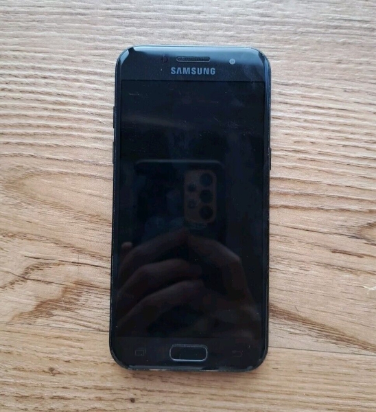 Samsung Galaxy A3 SM-A320 – 16 GB – Schwarz (entsperrt) Android Smartphone (Klasse B)