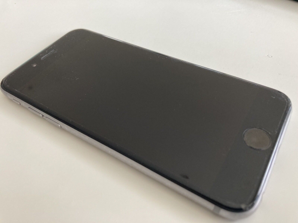 Apple iPhone 6 64GB A1586 SPACE GRAU ENTSPERRT guter Zustand. Schaltet sich nicht ein.