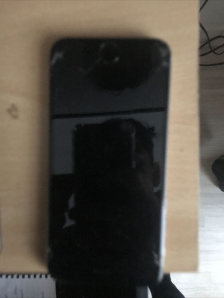 Apple iPhone 7 – 128 GB – Schwarz (EE) A1778 (GSM)