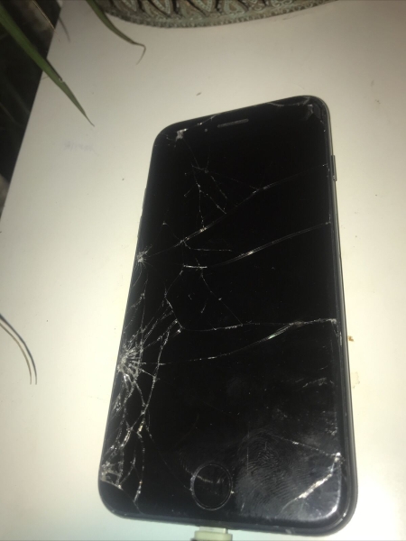 Apple iPhone 7 – 32GB – Schwarz Smashed Screen Passwort vergessen