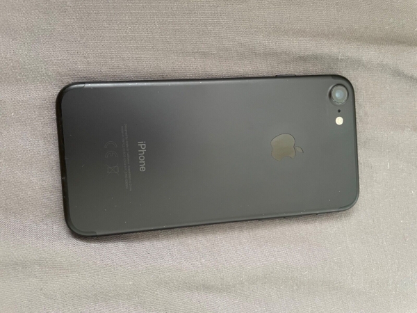 Apple iPhone 7 – 32 GB – Schwarz (entsperrt) A1778 (GSM)