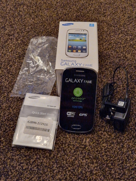 Samsung Galaxy Fame GT-S6810P – (entsperrt) Smartphone verpackt