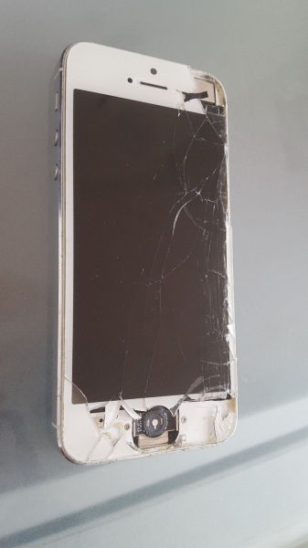 Apple iPhone 5 – Defekt – Für Ersatzteile – OFFEN FÜR ANGEBOTE!