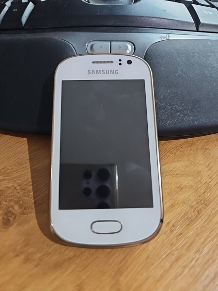 Samsung Galaxy Fame GT-S6810P – 4 GB – weiß (drei Sperren) Smartphone