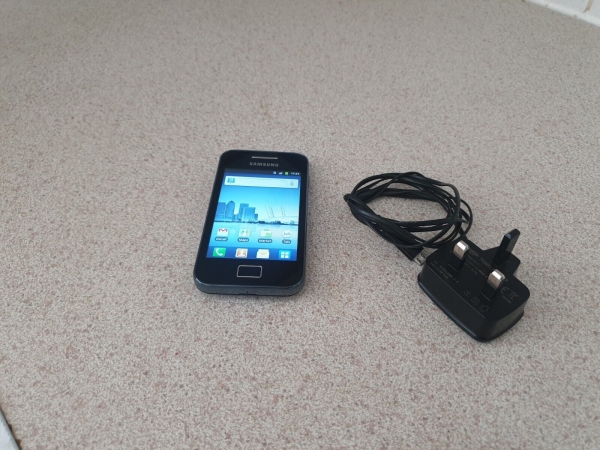 Samsung Galaxy Ace GT-S5830 – Keramik schwarz (O2) Smartphone