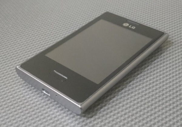 LG Optimus L3 E400 – schwarz – entsperrt