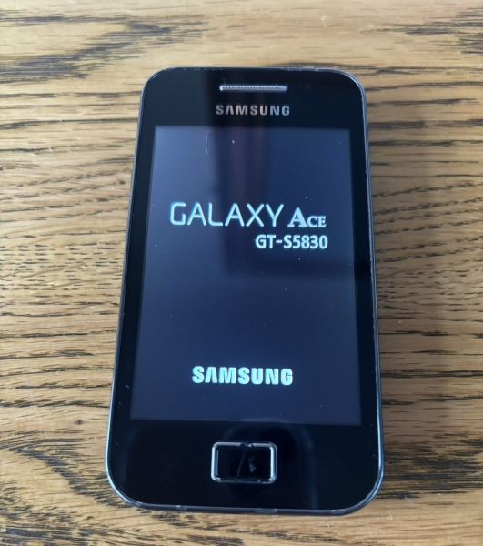 Samsung Galaxy Ace GT-S5830 schwarz Handy Smartphone nur drei Netzwerk