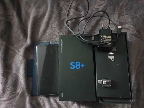 Samsung Galaxy S 8 Plus Smartphone Plus Extras