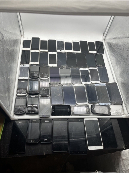 Rohstoffgewinnung • 50 Smartphone • Apple Samsung Sony Blackberry Defekt Bastler