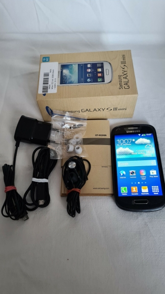 Samsung Galaxy S III mini GT-I8200N – 8GB (Ohne Simlock) Smartphone – Sapphire B