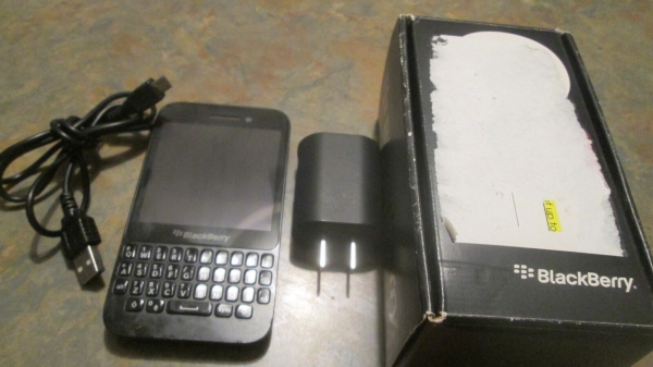 Blackberry Q5 8GB+2GB 4G  QWERTY Keyboard SmartPhone (Bell Mobility)