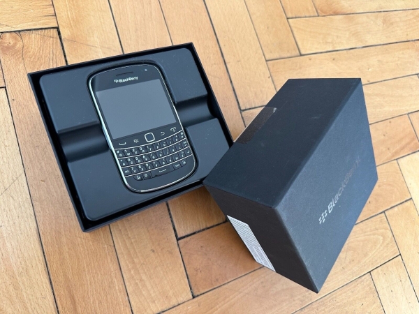 BlackBerry  Bold 9900 – Schwarz (Ohne Simlock) Smartphone (PRD-39472-018)