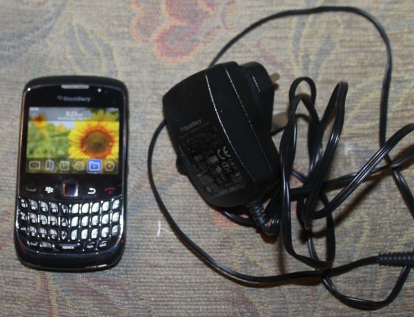 Blackberry 9300 Curve Smartphone in gutem Zustand mit Ladegerät