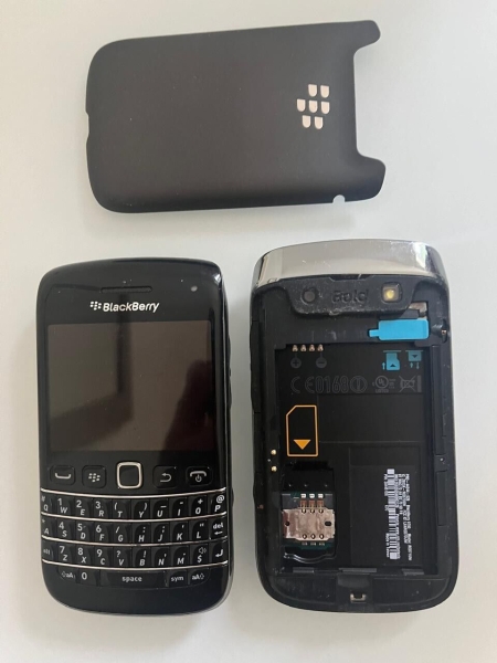 2xBlackberry Bold 9790 – 8GB – schwarz Smartphone ungetestet kein Akku