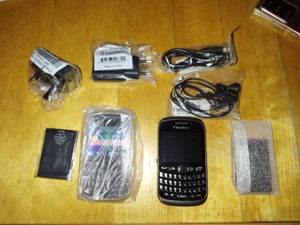 BlackBerry  Curve 9320 – Schwarz (Ohne Simlock) Smartphone +Zubehörpaket (Hülle)