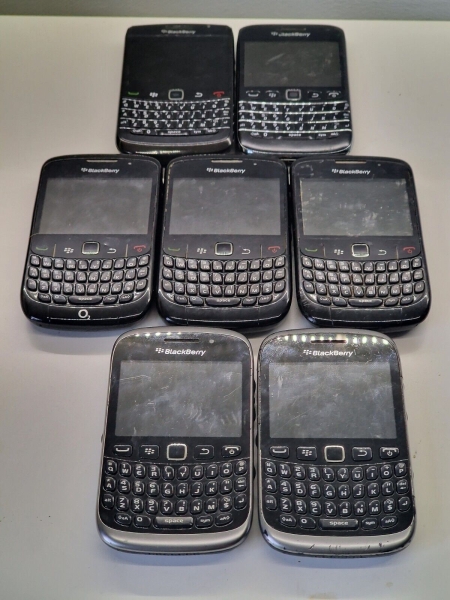 Blackberry Smartphones Restposten, fett 9790,9780, Kurve 9320,8520 fehlerhafte Teile