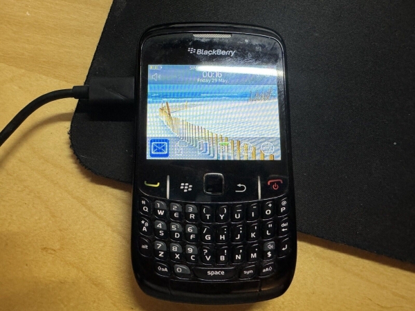 BlackBerry Curve 8520 2,4″ 256 MB, 2 MP entsperrt Smartphone – schwarz