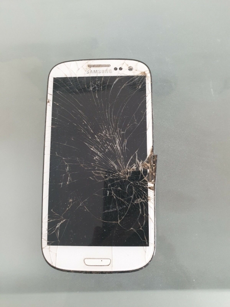 Samsung Galaxy SIII S3 I9300 – ORDENTLICHER ZUSTAND – DEFEKT – NUR FÜR ERSATZTEILE