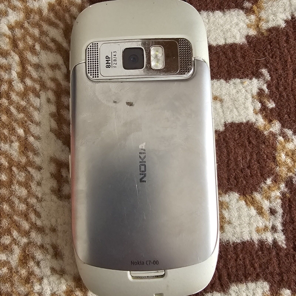 Nokia  C7-00 – 8GB – Frosty Metal (Ohne Simlock) Smartphone