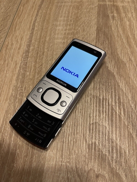 Nokia  Slide 6700 – Silber (T-Mobile) Smartphone