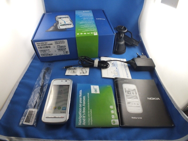 Nokia  5230 – Weiss/Blau (Ohne Simlock) Smartphone (Navigation Edition) OVP