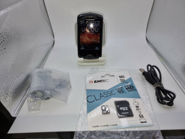 Sony Ericsson  Live with Walkman WT19i 16gb  Schwarz  Smartphone