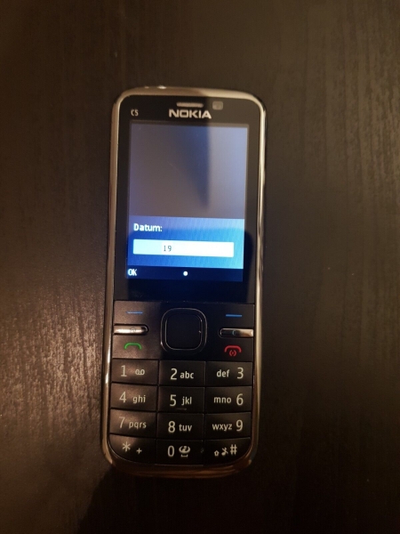 Nokia  C5-00 -Schwarz (Ohne Simlock) Smartphone 5.O MP Kamera,mit Zubehörpaket