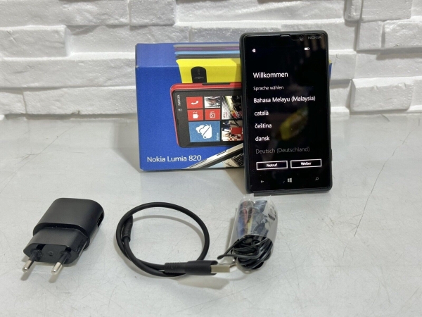 Nokia  Lumia 820 – 8GB – Schwarz  T-Mobile Smartphone gebraucht guter Zustand