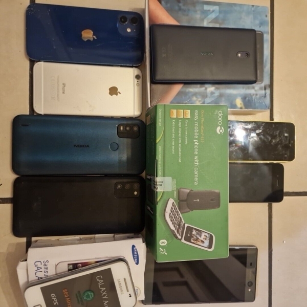 Restposten 8x iPhone 12 Samsung Nokia Doro Smartphones Ersatz/Reparatur gesperrt