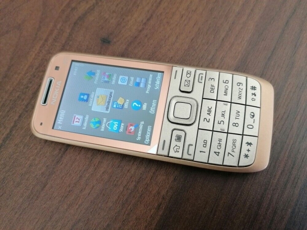 Nokia E52  Gold / Smartphone / neuwertig / 3 Jahre Gewährleistung