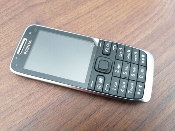 Nokia E52  Schwarz / neuwertig / Smartphone / 3