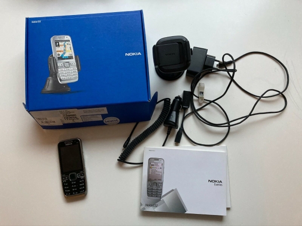 Nokia E52 (Unlocked) Smartphone original package Made in Finland quicksend