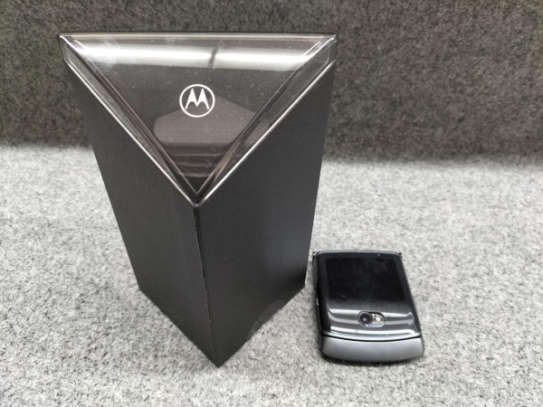 Motorola Razr 5G Smartphone aus Japan gebraucht