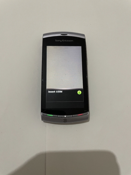 Sony Ericsson Vivaz – Silver Moon (Three) Smartphone