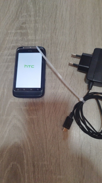 HTC Mini Smartphone Schwarz (Ohne Simlock) Kamera Ladekabel