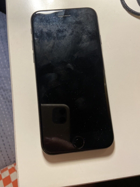 Apple iPhone 7 – 32 GB – Schwarz (EE) A1778 (GSM)