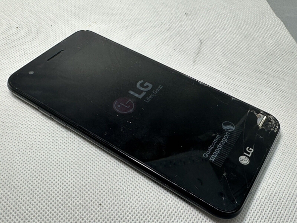 LG K4 2017 M160 Smartphone defekt unvollständig