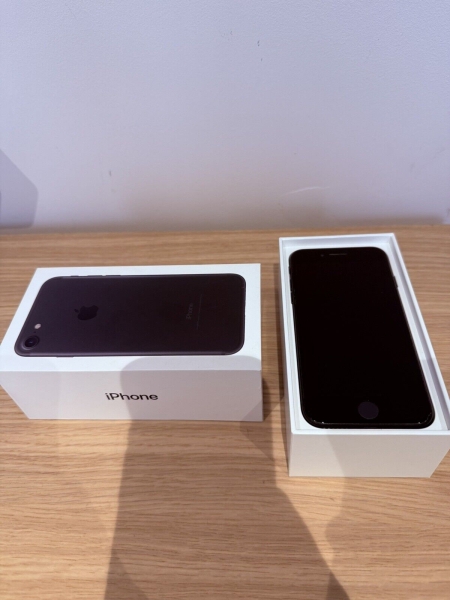 Apple iPhone 7 – 32GB – Schwarz (Entsperrt) A1778 (GSM)