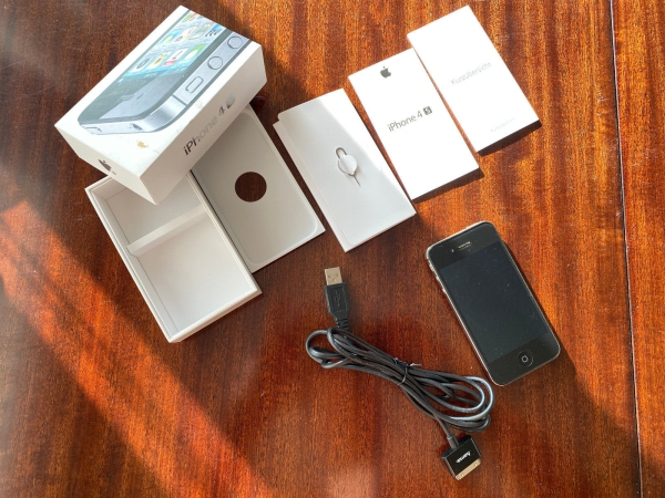 Smartphone Apple iPhone 4S, 16 GB, schwarz, Originalkarton