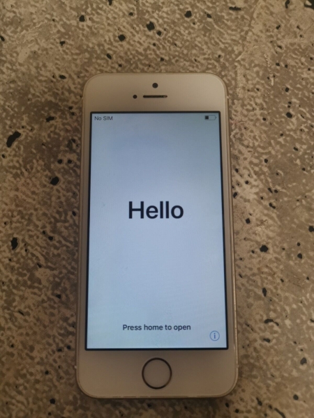 iPhone 5s 16GB (Gold) A1457 UK/Europa/Nahost GSM **DEFEKT – Find My.. ON**