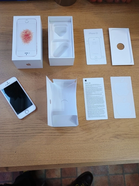 Apple iPhone SE – 64GB – Roségold – Niedriger Akku (A1723 / MLXQ2B/A)