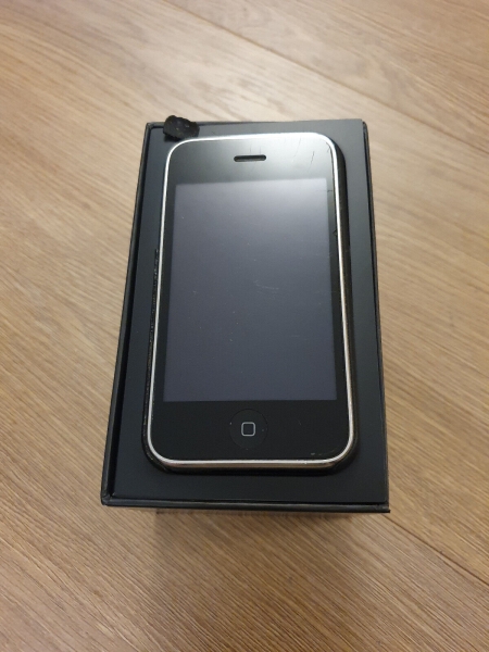 Apple iPhone 3G, 8GB verpackt mit Anleitung & Zubehör MB489B/A für Teile / Reparatur