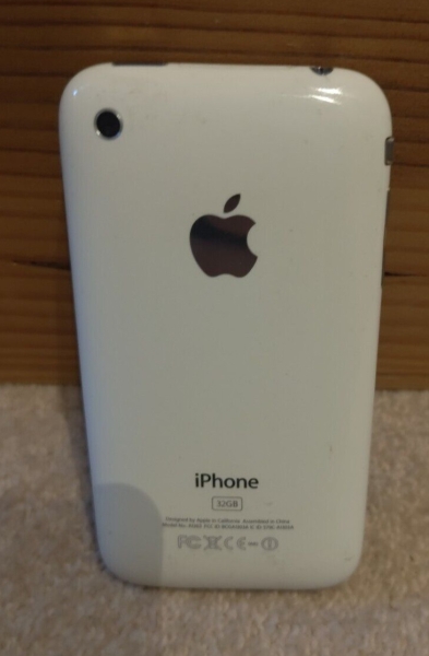 Apple iPhone 3GS – 32GB – Weiß (Entsperrt) A1303 (GSM) FÜR ERSATZTEILE