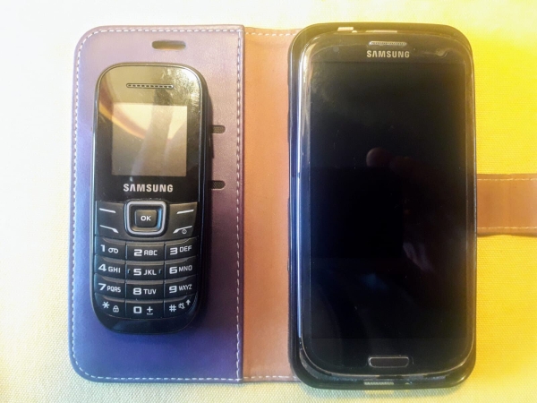 Smartphone Samsung Galaxy S3 Neo GT-I9301I Android  + Handy Samsung GT-E1200