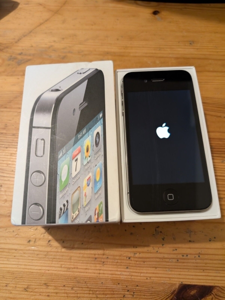 Apple iPhone 4s 16GB Smartphone – Schwarz Handy in schönem Zustand