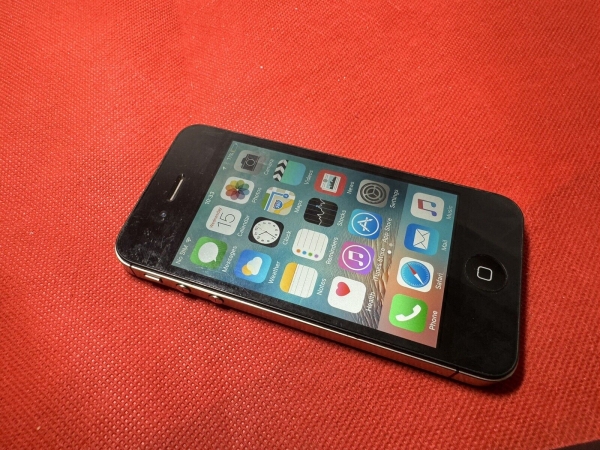 Apple iPhone 4s – 16GB – Schwarz (O2 Tesco) Smartphone