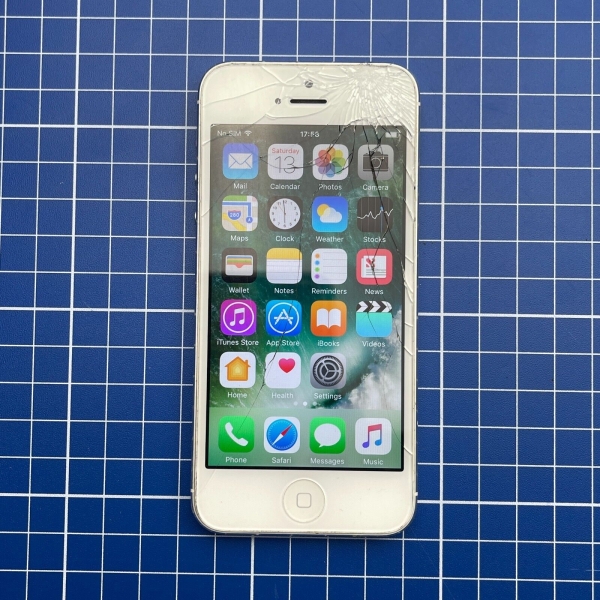 Apple iPhone 5 A1429 – 16GB – weiß silber (Vodafone) Handy beschädigt