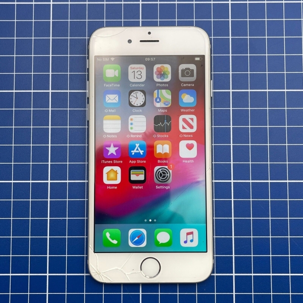 Apple iPhone 6 – 16GB – silberweiß (Vodafone) A1586 (CDMA + GSM) gerissen