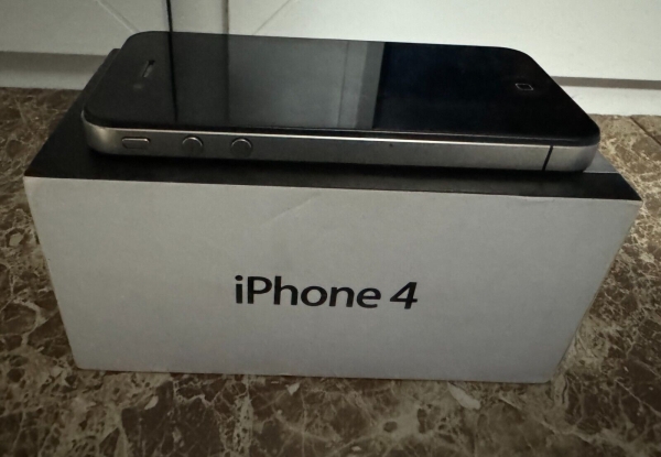 Apple iPhone 4 schwarz 8GB MD128B/A Smartphone