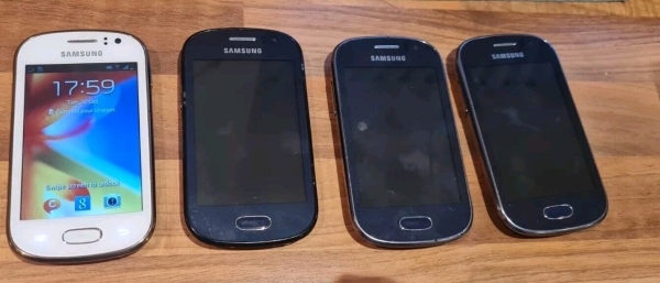 Samsung Galaxy Fame GT-S6810P – Handy Restposten x 4